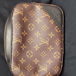 Louis Vuitton Monogram Saintonge